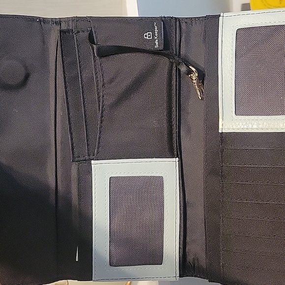 Tahari Black tri fold Clutch with Cream Floral Embellishments magnet close - Picture 6 of 6